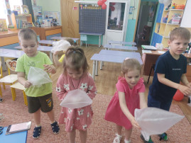 Познавательно-исследовательская деятельность «Воздух-невидимка» Познавательно-исследовательская деятельность «Воздух-невидимка».